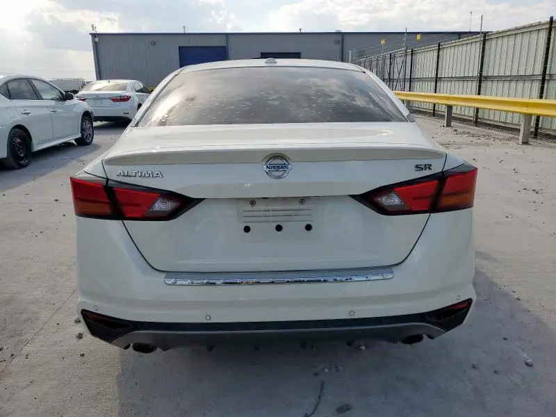 2021 NISSAN ALTIMA SR  