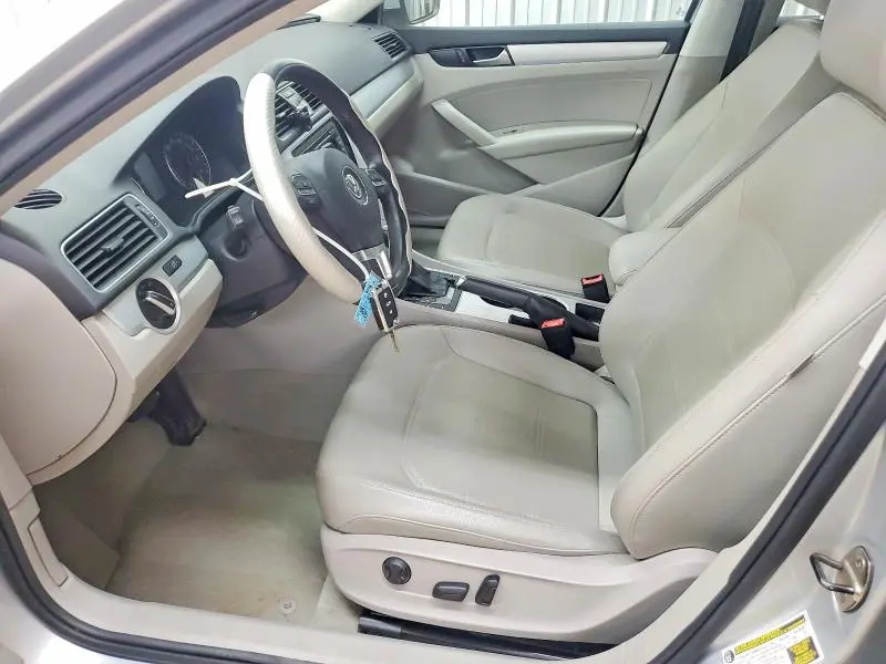 2013 VOLKSWAGEN PASSAT SE  