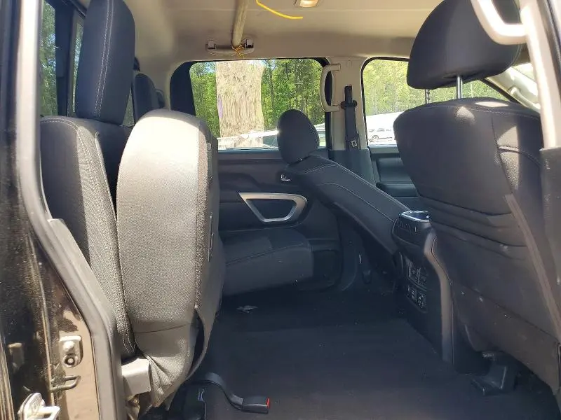 2019 NISSAN TITAN SV  