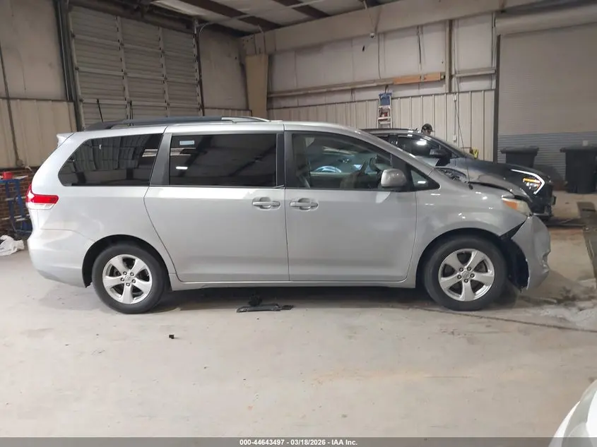 2014 TOYOTA SIENNA LE V6 8 PASSENGER