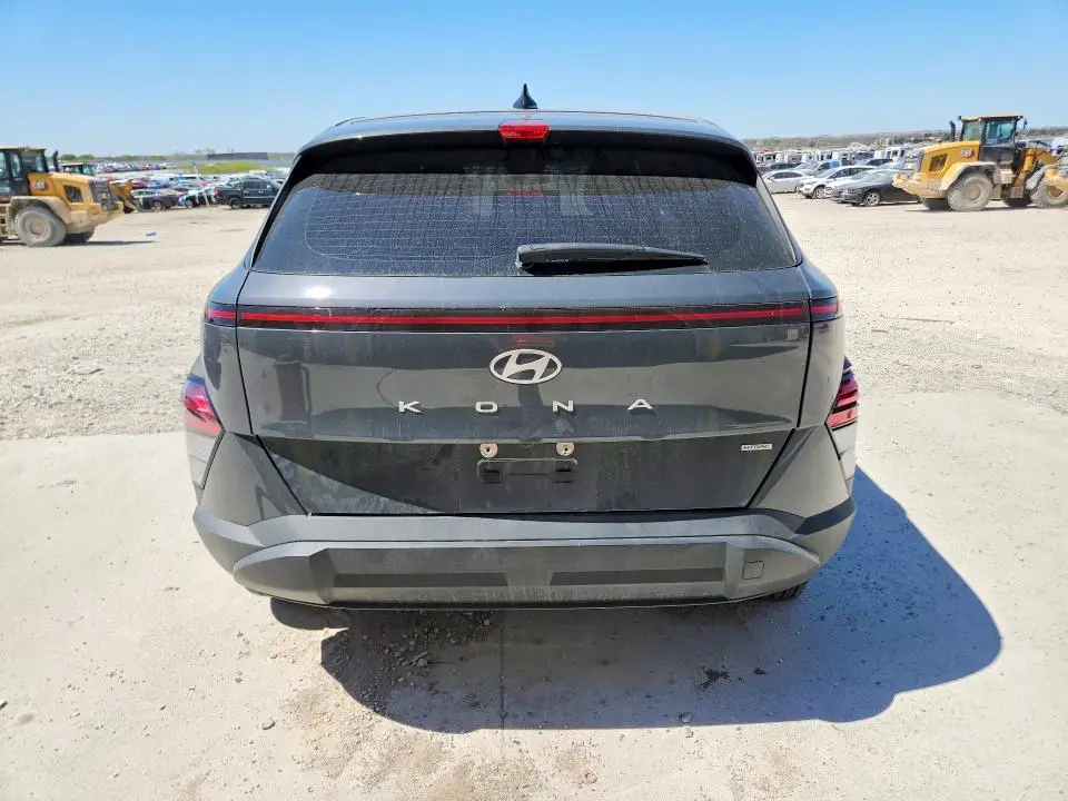 2024 HYUNDAI KONA SE  