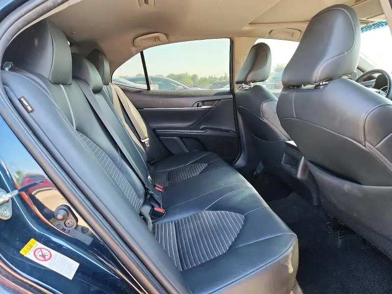 2018 TOYOTA CAMRY SE  