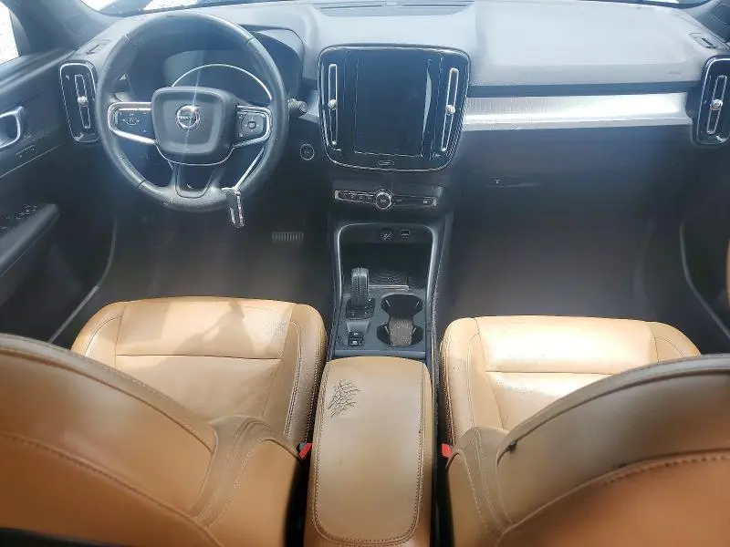 2019 VOLVO XC40 T5 MOMENTUM  