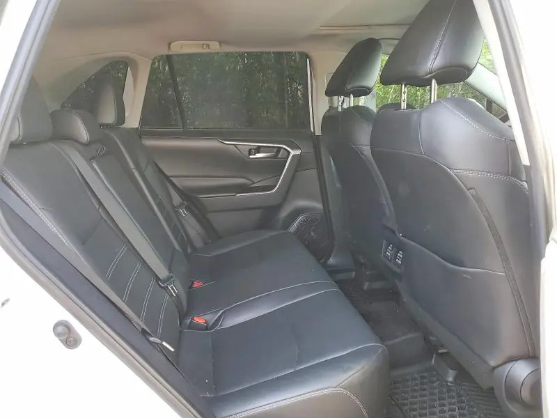 2019 TOYOTA RAV4 XLE  