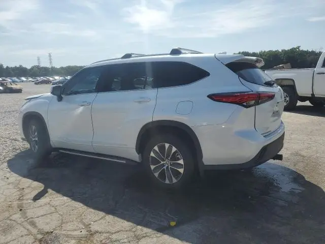 2022 TOYOTA HIGHLANDER XLE  