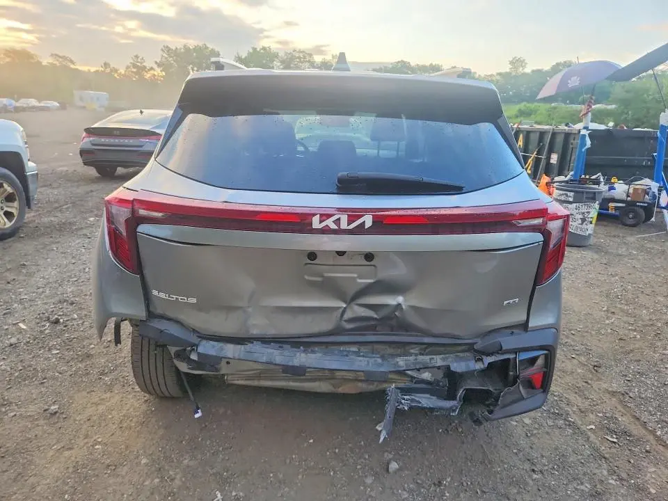 2024 KIA SELTOS EX  
