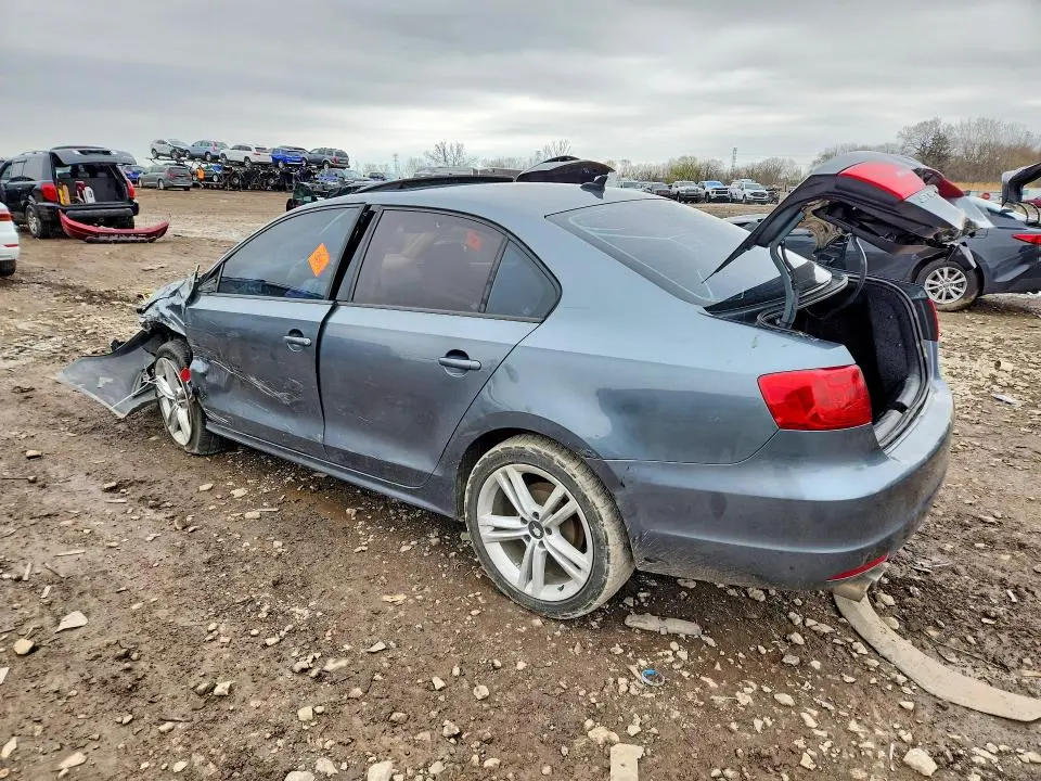 2011 VOLKSWAGEN JETTA SE  