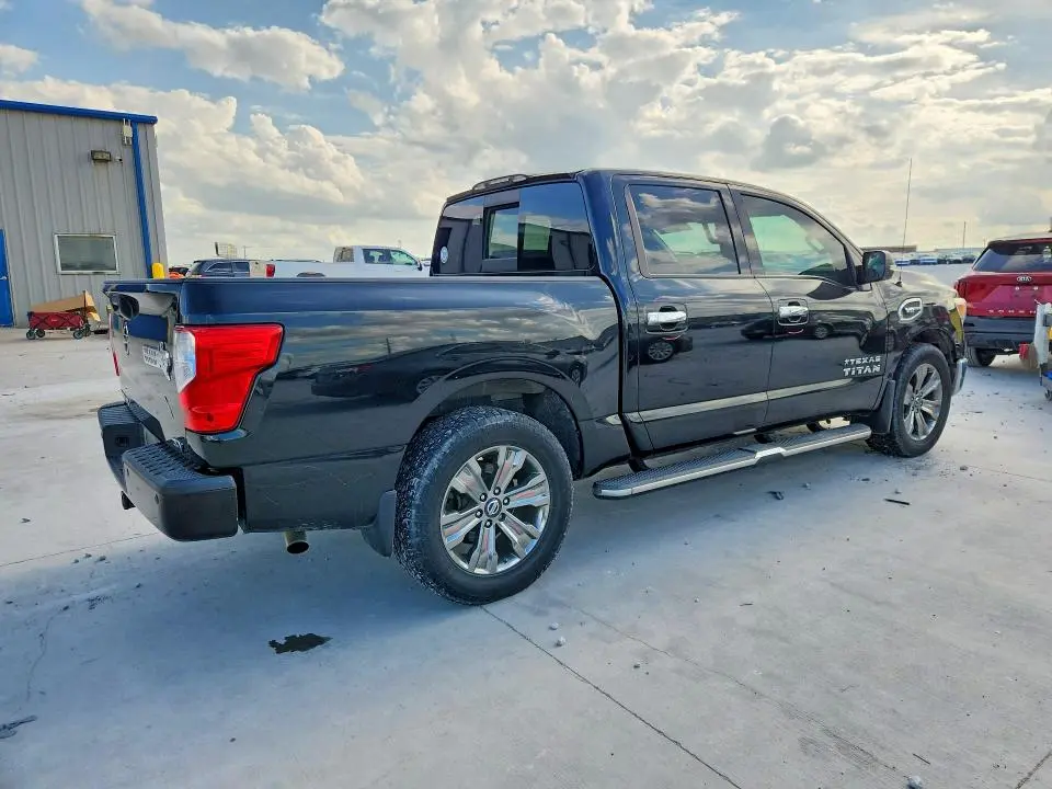2017 NISSAN TITAN SV  