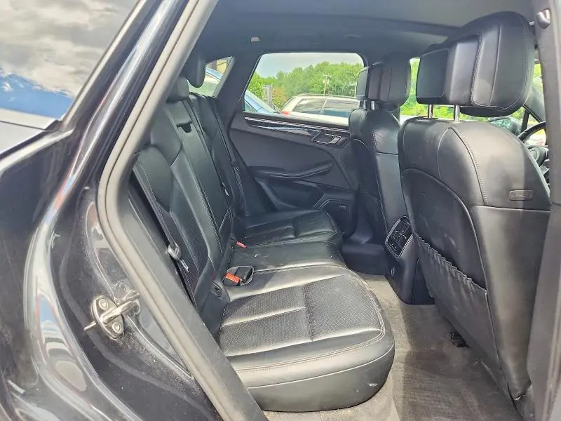 2017 PORSCHE MACAN   