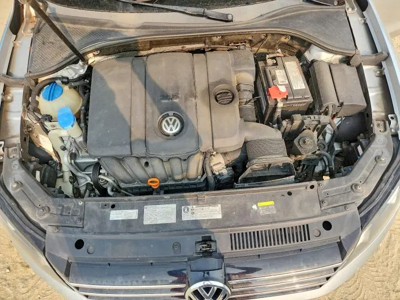 2013 VOLKSWAGEN PASSAT SE  