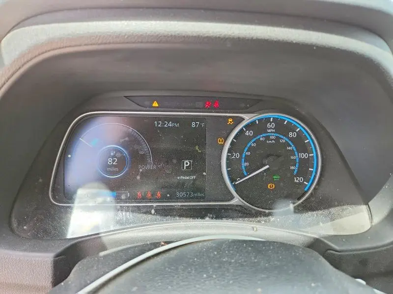 2022 NISSAN LEAF SV  