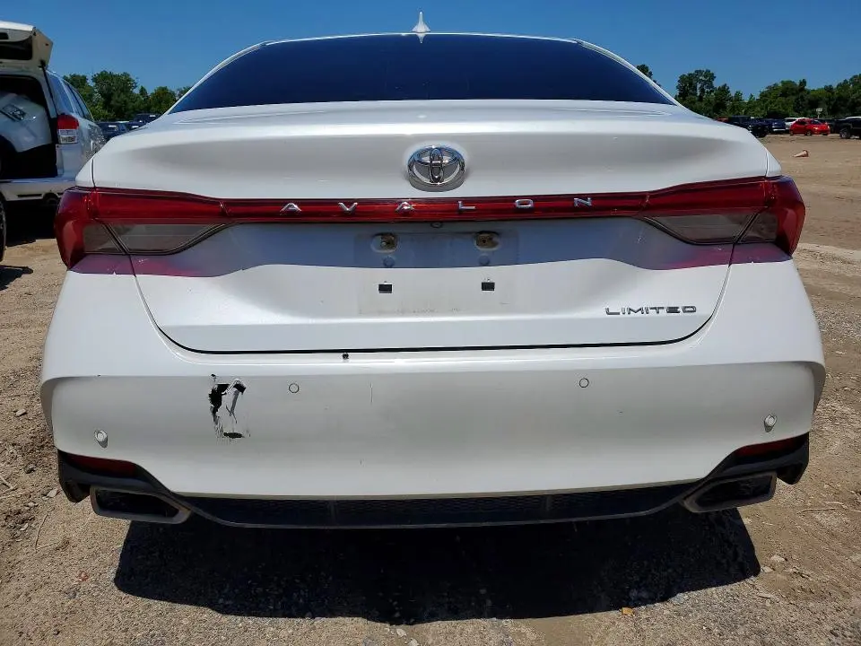 2019 TOYOTA AVALON LIMITED  