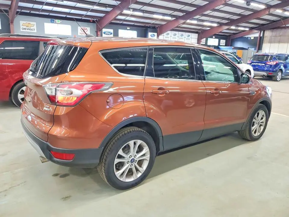 2017 FORD ESCAPE SE  
