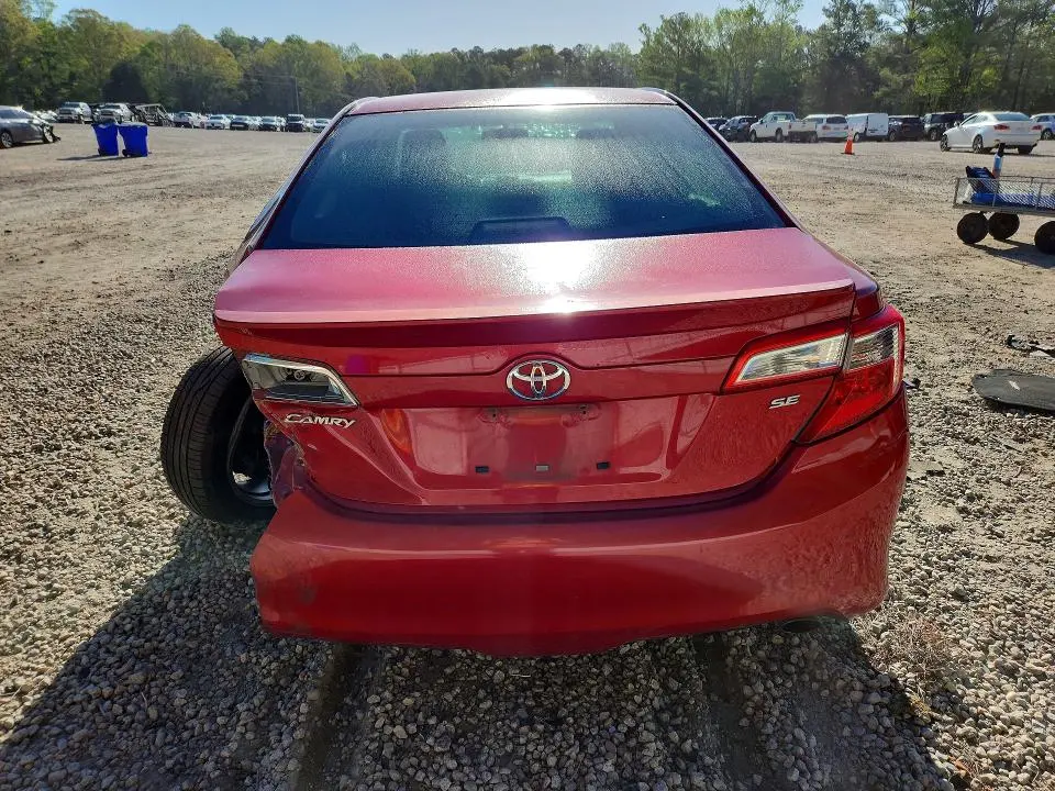 2014 TOYOTA CAMRY SE  