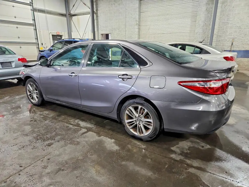 2016 TOYOTA CAMRY SE  