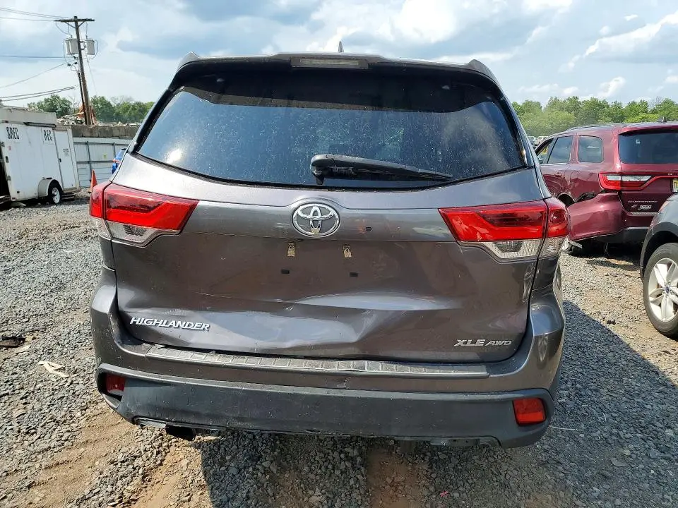 2019 TOYOTA HIGHLANDER XLE  