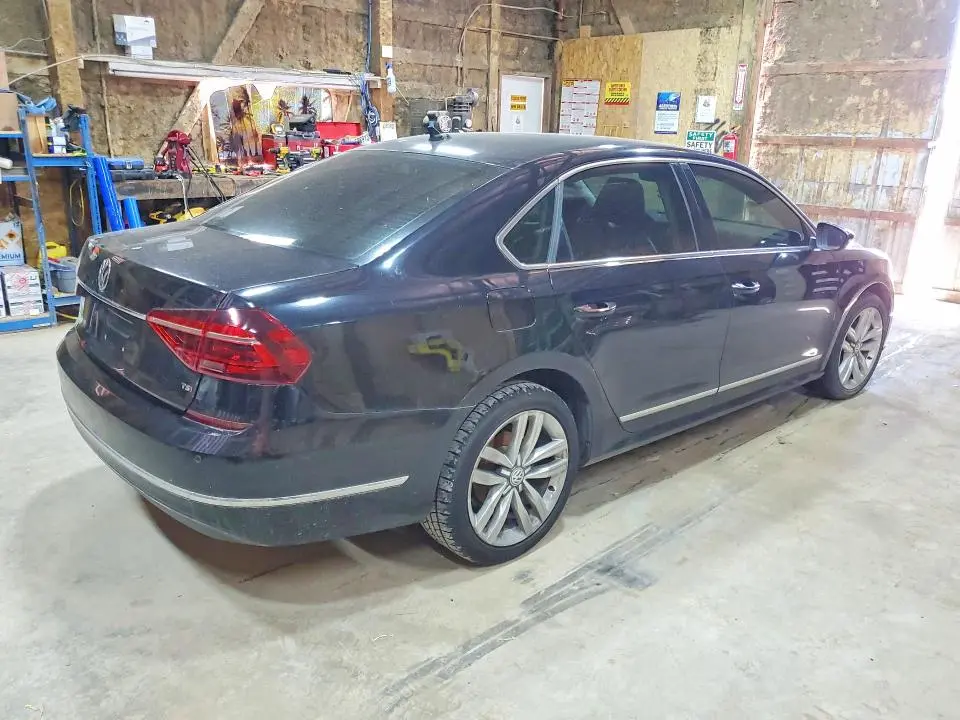 2017 VOLKSWAGEN PASSAT SE  