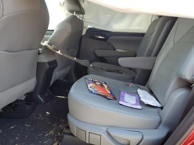 2021 TOYOTA HIGHLANDER XLE  