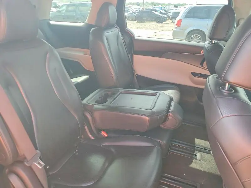 2023 KIA CARNIVAL LX  