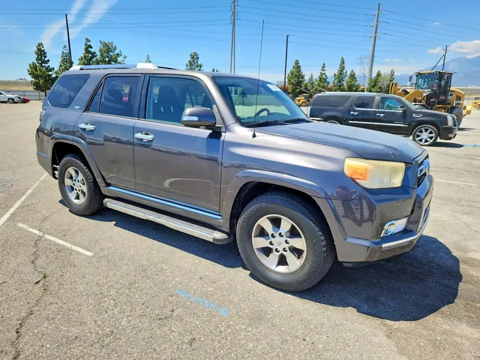 2010 TOYOTA 4RUNNER SR5  