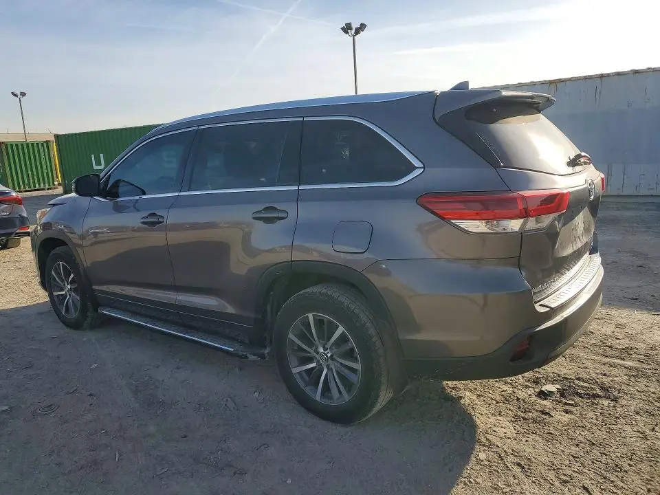 2017 TOYOTA HIGHLANDER XLE  
