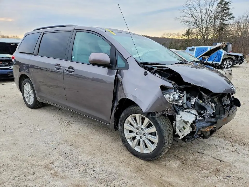 2013 TOYOTA SIENNA LE 7-PASSENGER  