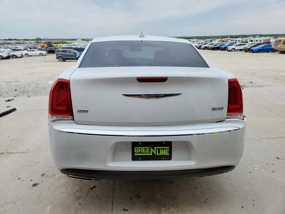 2017 CHRYSLER 300 LIMITED  