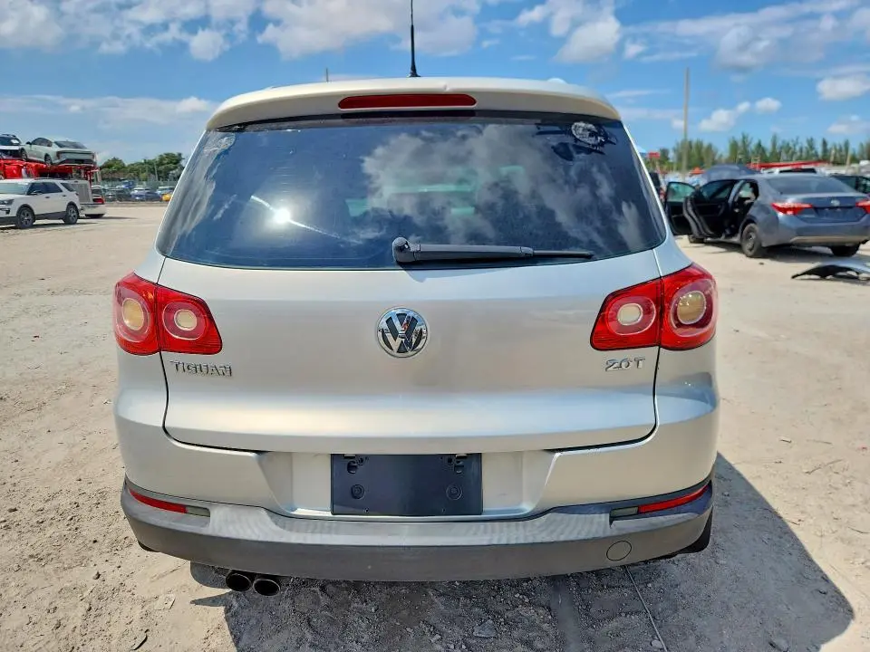 2010 VOLKSWAGEN TIGUAN S  