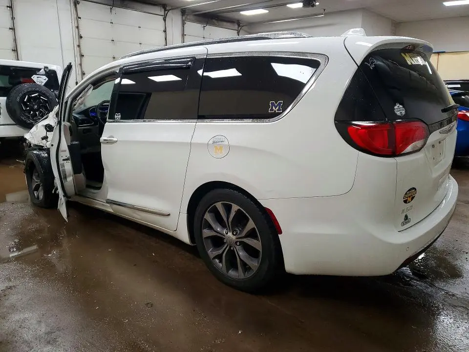 2017 CHRYSLER PACIFICA LIMITED  