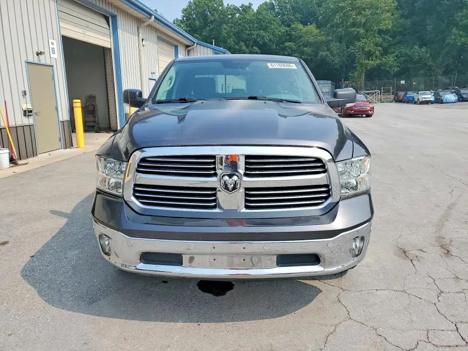 2017 RAM 1500 SLT  