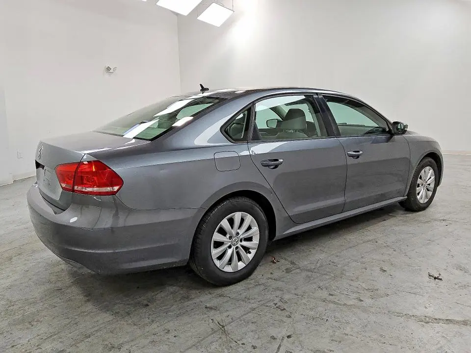 2013 VOLKSWAGEN PASSAT S  