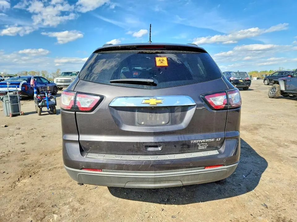 2015 CHEVROLET TRAVERSE LT  