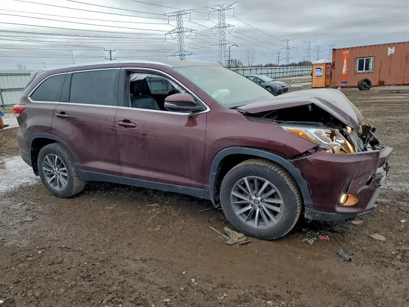 2019 TOYOTA HIGHLANDER SE  