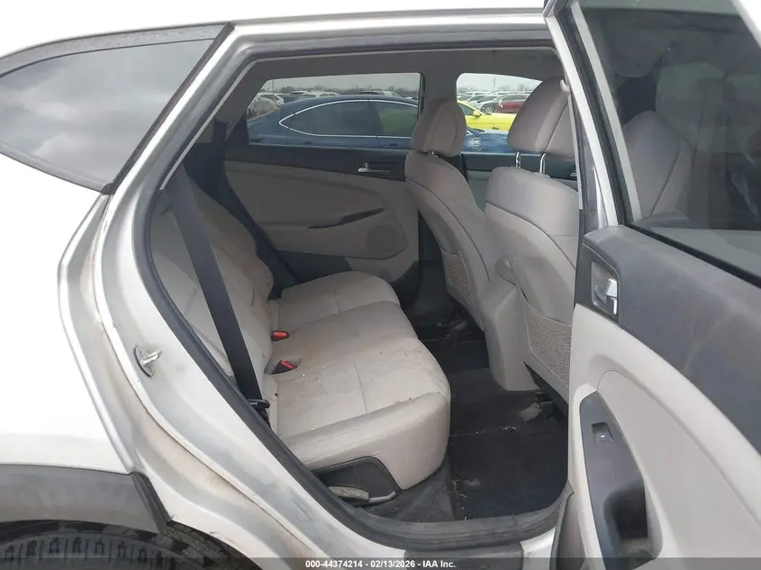 2016 HYUNDAI TUCSON SE