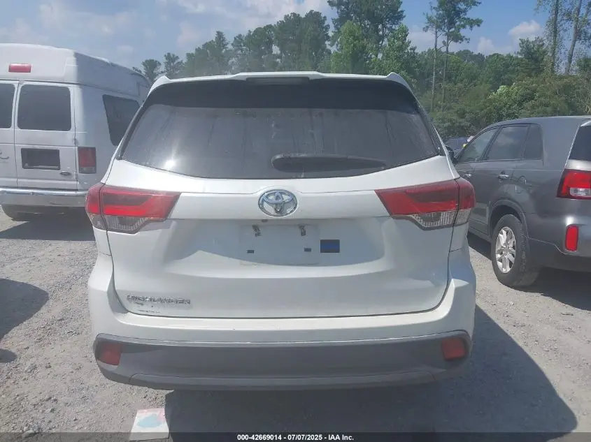 2018 TOYOTA HIGHLANDER LE