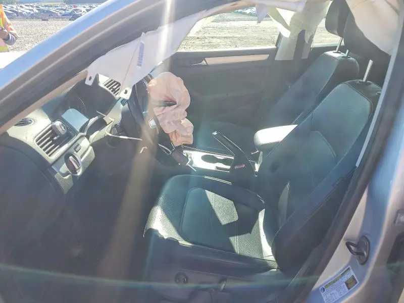 2013 VOLKSWAGEN PASSAT SE  
