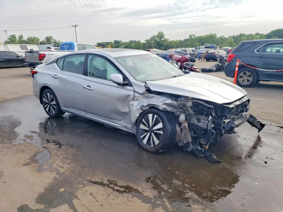2022 NISSAN ALTIMA SV  