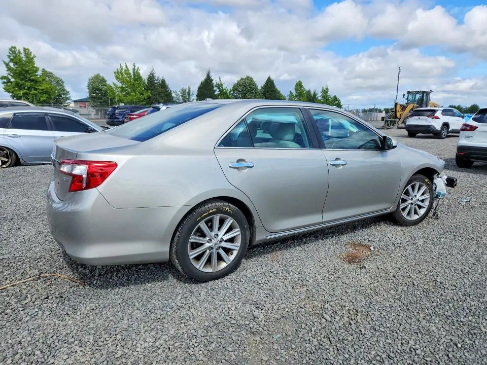 2014 TOYOTA CAMRY XLE  