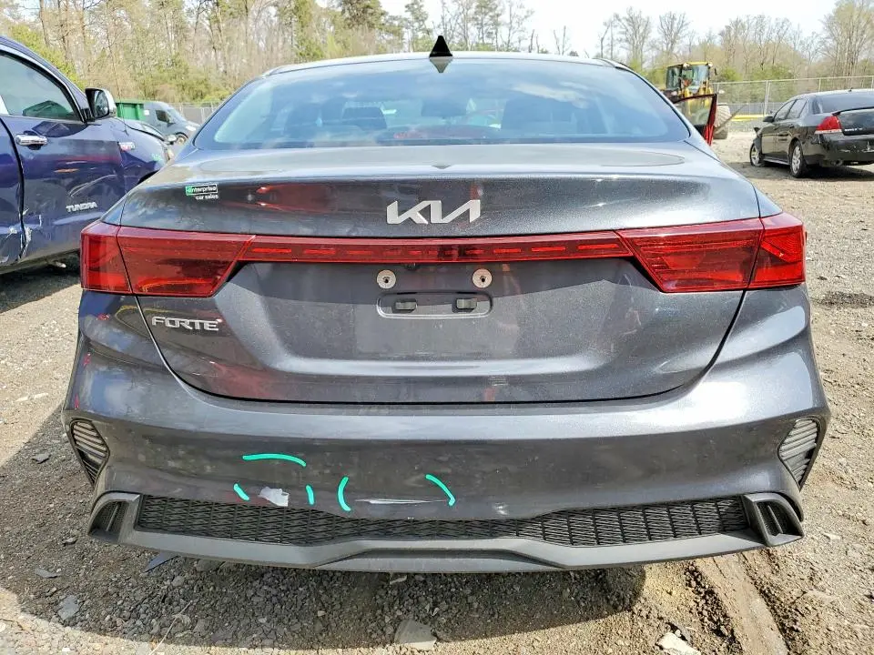 2023 KIA FORTE LXS  