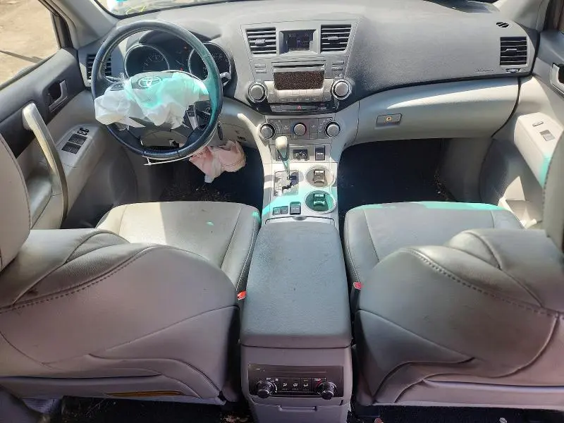 2012 TOYOTA HIGHLANDER SE  