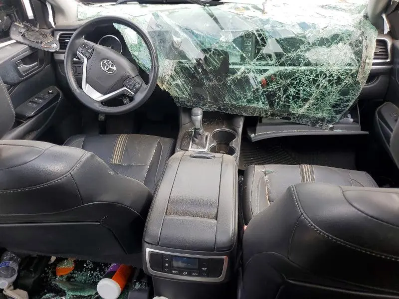 2018 TOYOTA HIGHLANDER SE  