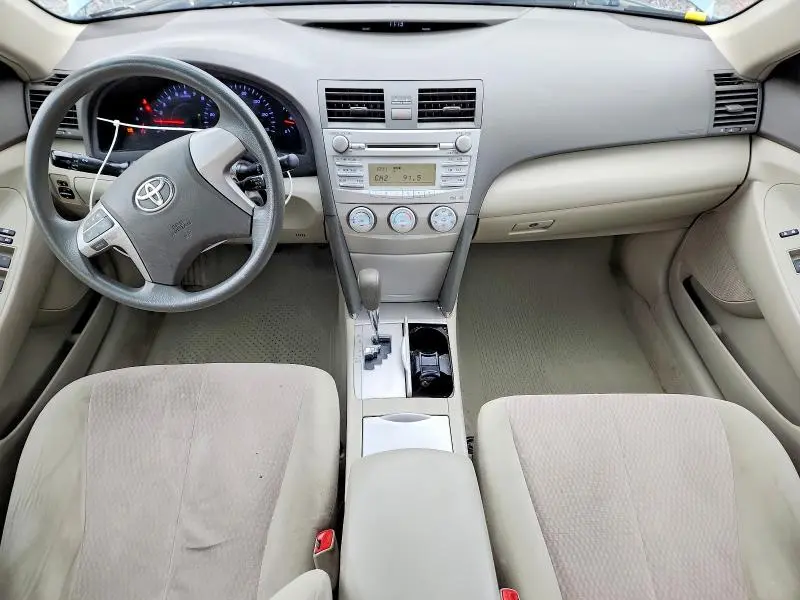 2010 TOYOTA CAMRY LE  