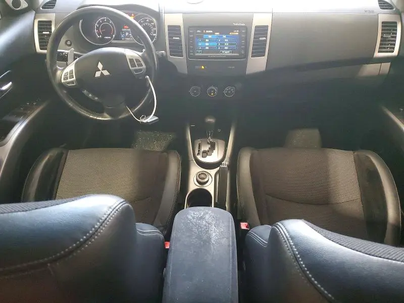 2010 MITSUBISHI OUTLANDER SE  