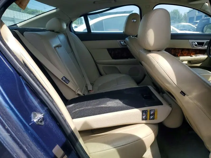 2010 JAGUAR XF PREMIUM  