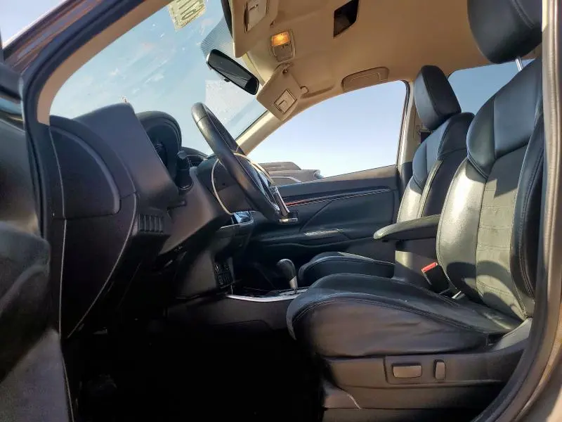 2019 MITSUBISHI OUTLANDER SE  