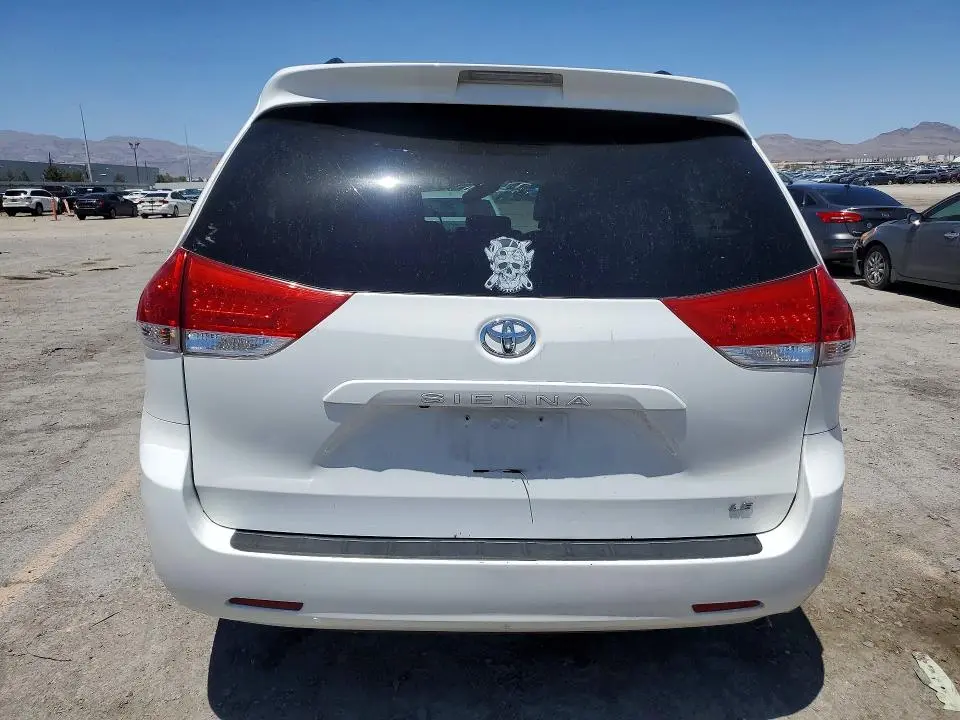 2011 TOYOTA SIENNA LE  