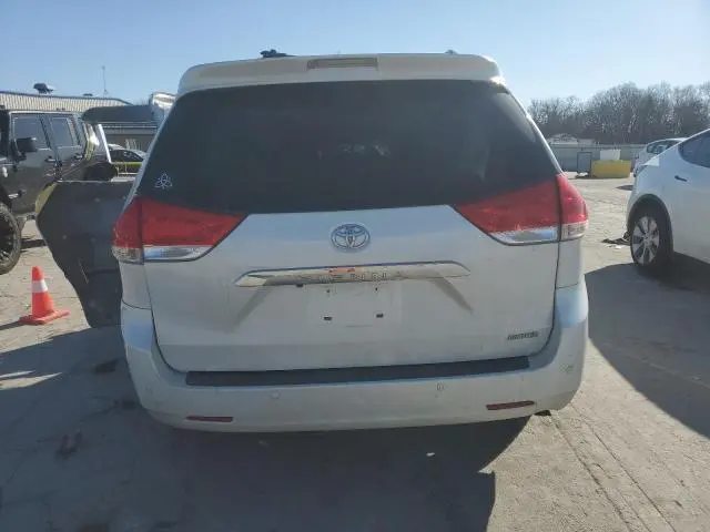 2012 TOYOTA SIENNA XLE  