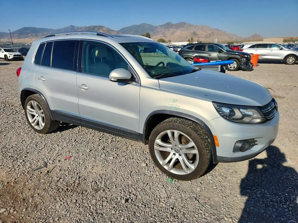 2013 VOLKSWAGEN TIGUAN S  