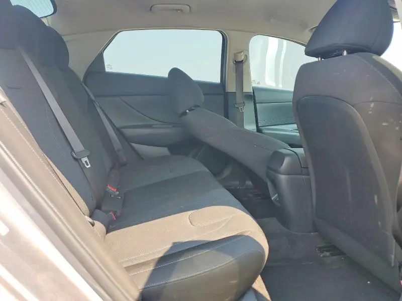 2024 HYUNDAI ELANTRA SE  