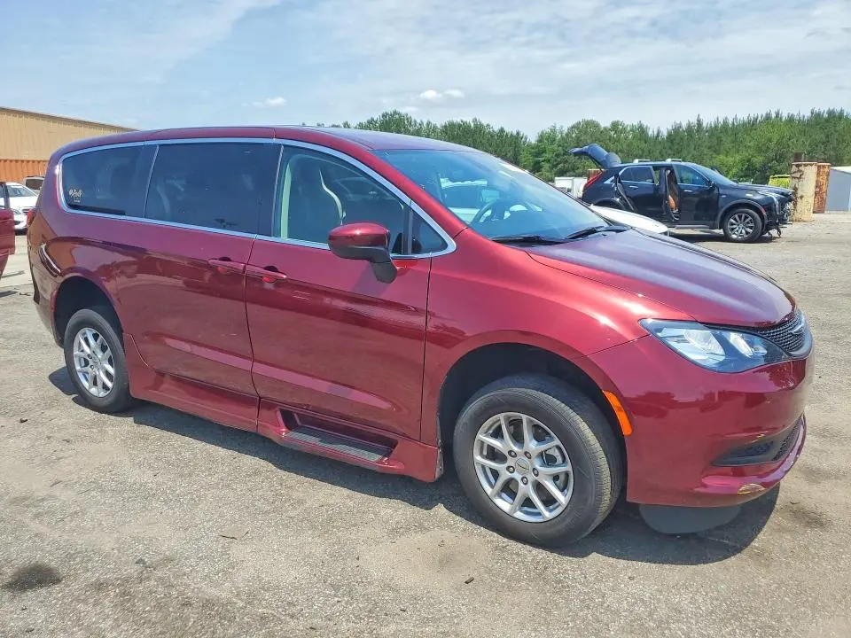 2022 CHRYSLER VOYAGER LX  